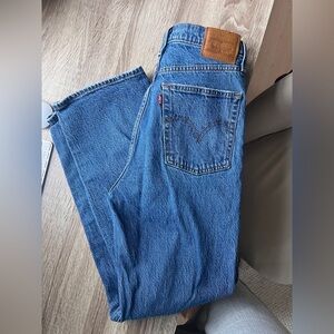 Levi’s Ribcage Ankle Jeans